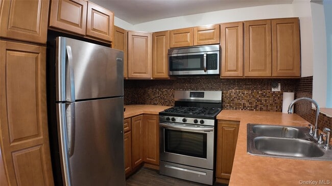 Building Photo - 420 Screvin Ave