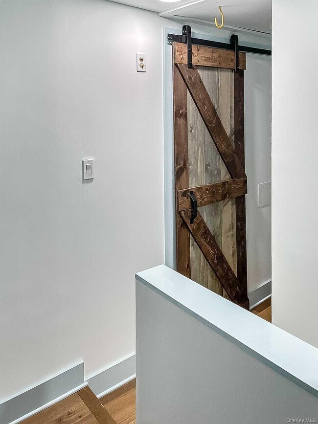 Building Photo - 5 Valley Farm Rd