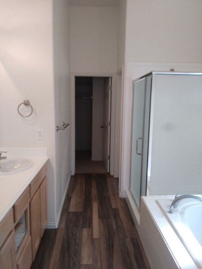 Building Photo - Gorgeous 5 Bedroom 3 Bathroom home in Lehi