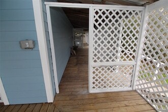 Building Photo - 15510 Cypress Garden Dr