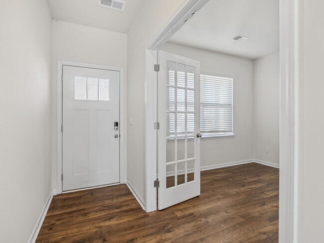 Building Photo - Spacious 3-Bedroom Home in Desirable Talle...