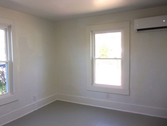 Building Photo - Fully Renovated 3 Bedroom 1 Bath Home