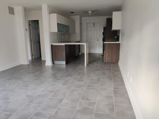 Building Photo - 4905 N Flagler Dr