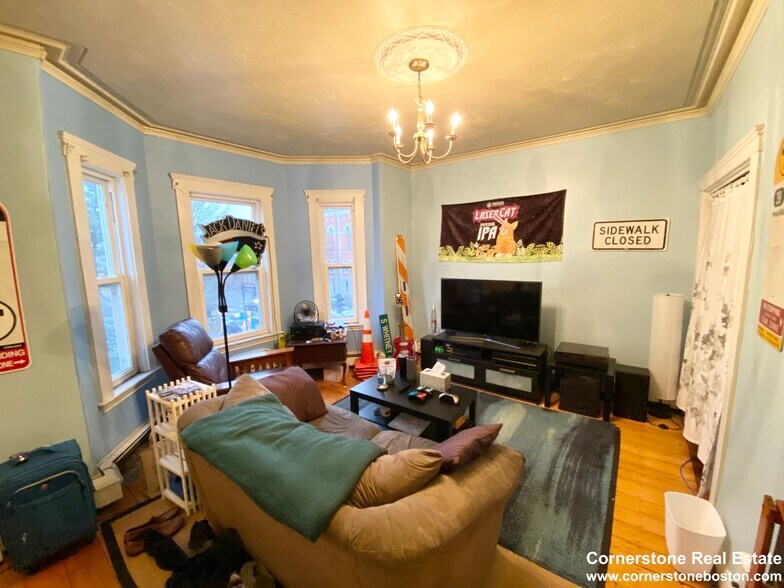 Building Photo - 1562 Tremont St