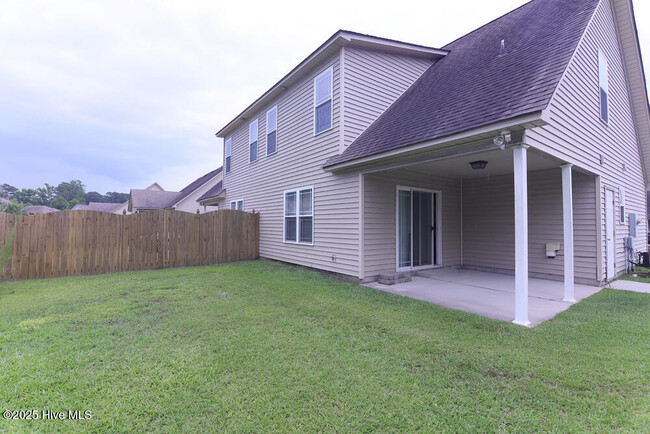 Building Photo - 2216 Sweet Bay Drive.