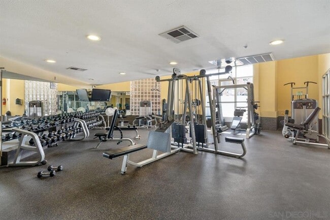 Building Photo - Beautiful One Bedroom Condo in the " Piazza Palermo." building! Pet considered!!