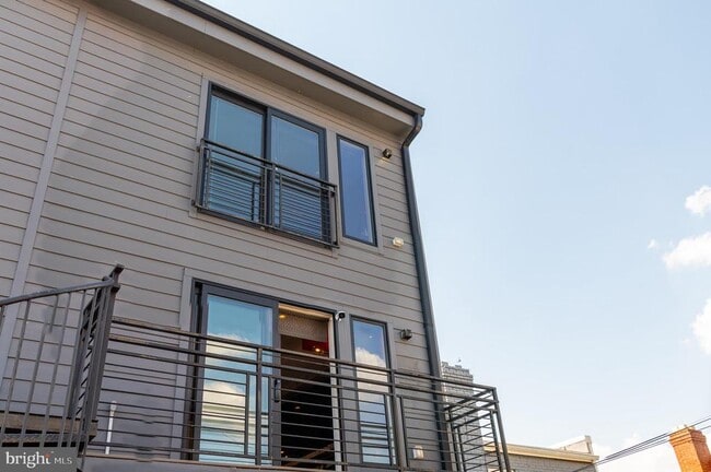 Building Photo - 1631 Montello Ave NE