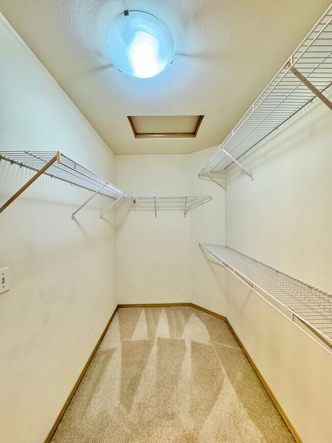 Building Photo - Great 3 Bed 2.5 Bath Home for rent