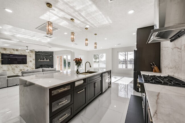 Building Photo - 2315 Bending Spring Dr