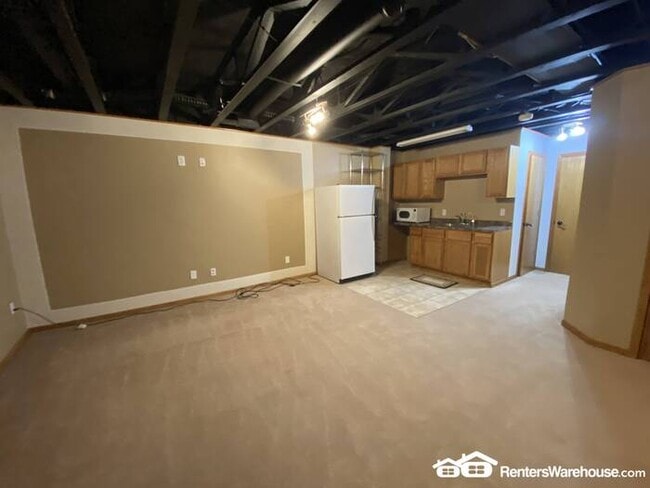 Building Photo - 3 bedroom/3 bath Townhome in Norwalk for Rent