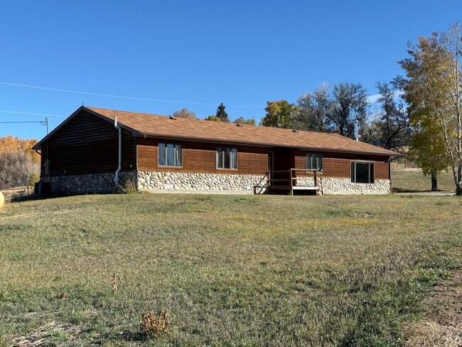 Building Photo - 3 Bed 2 Bath Large Semi-Rural Modern Beautiful Home