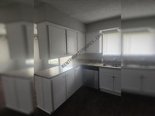 Building Photo - 7258 Church Park Dr