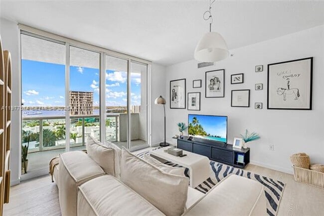 Building Photo - 7910 Harbor Island Dr