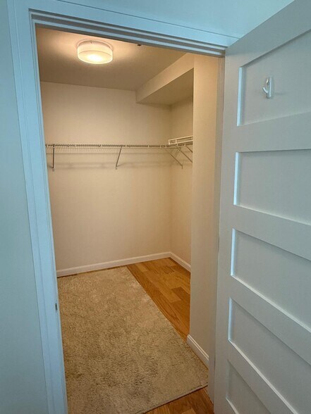 Building Photo - 100 Exchange St