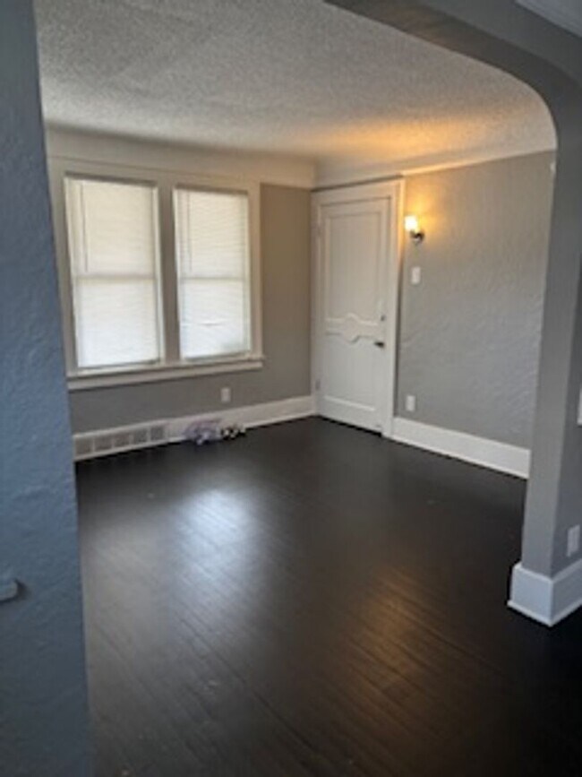 Building Photo - 7543 Lozier Ave