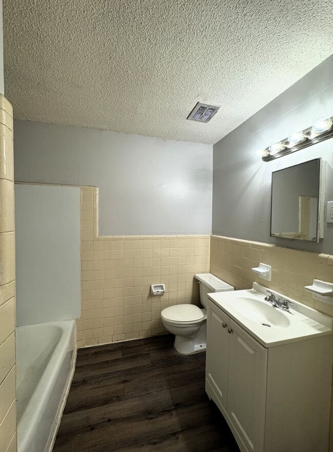 Building Photo - 1st Month Rent Free with 13-month Lease!