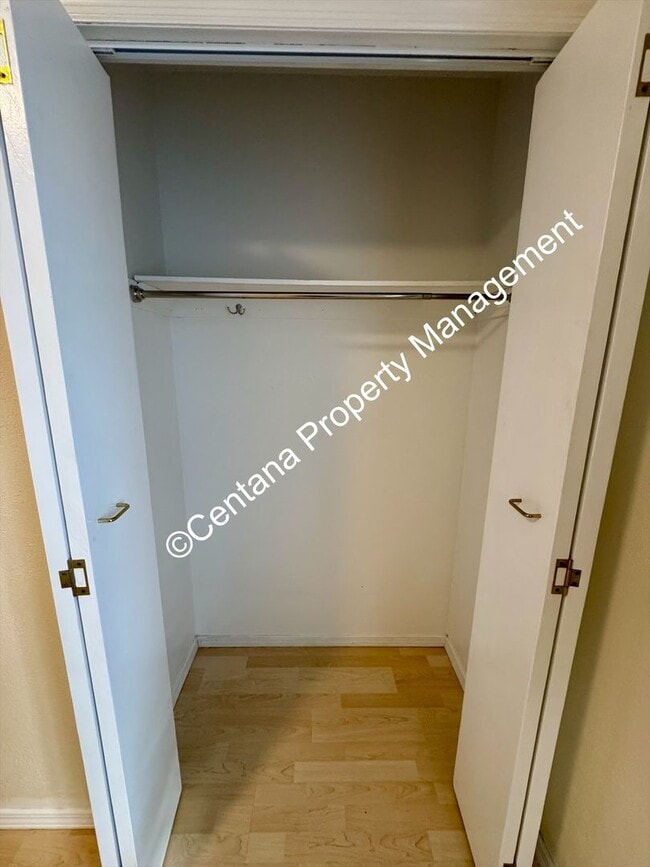 Building Photo - 3 Bed 1 Bath located on the flats