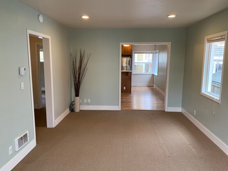 Living room - 5211 Fauntleroy Way SW