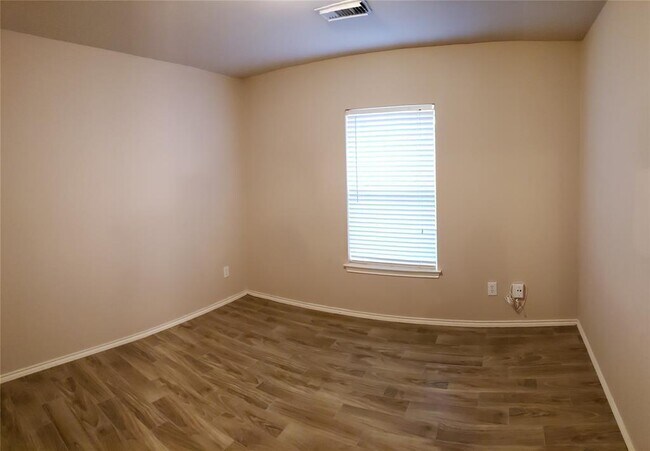 Building Photo - 11906 White Water Bay Dr