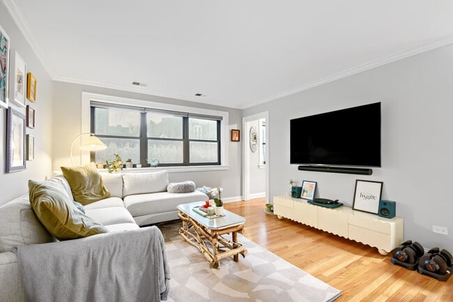 Building Photo - 512 W Barry Ave