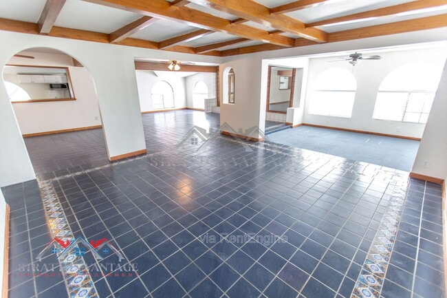 Building Photo - 8119 E Amelia Ave