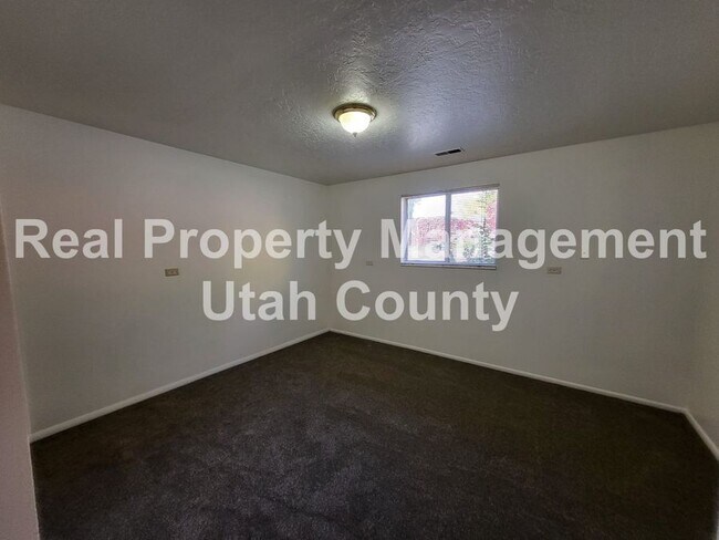 Building Photo - 1146 W 100 N