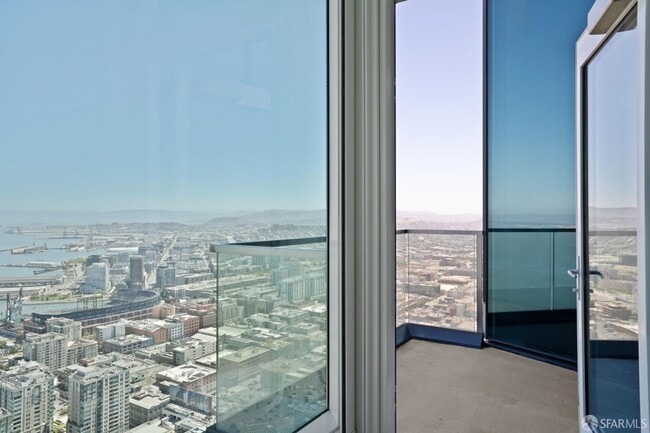 Building Photo - 425 1st St