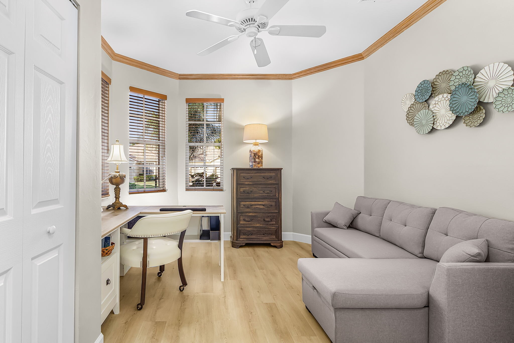 office and bedroom space - 8899 Bristol Bnd