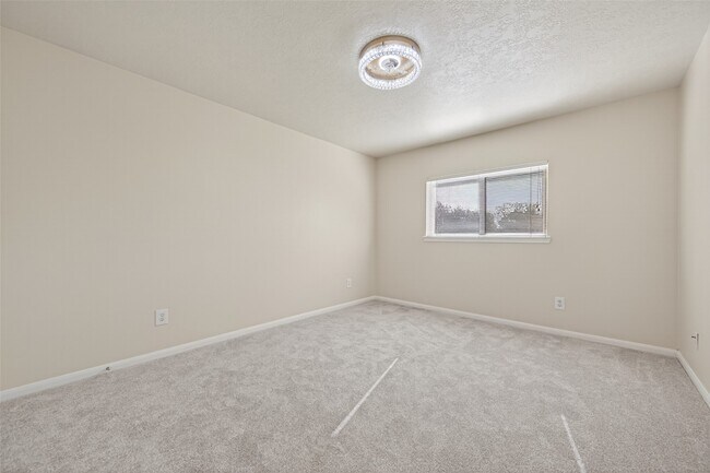 Building Photo - 6710 Creek Village Dr