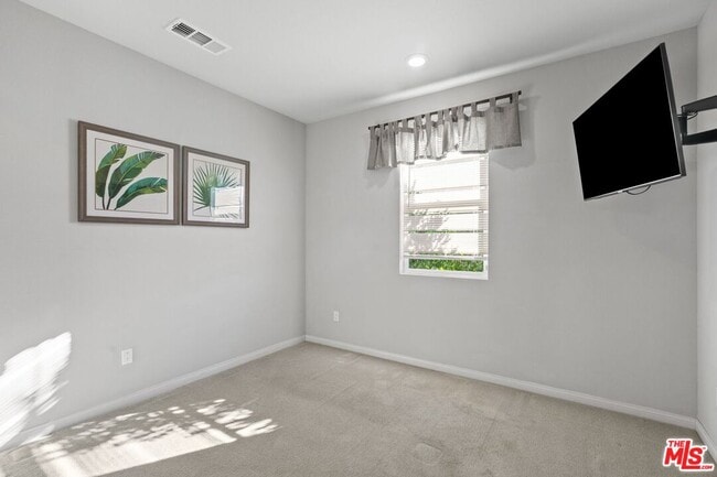 Building Photo - 1203 Beach Ln