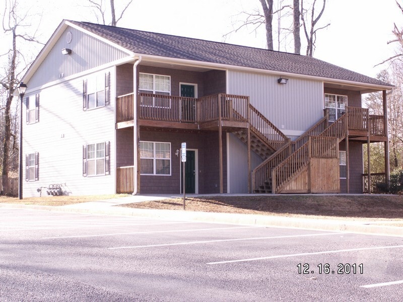 Building Photo - 7400 Courtyard Dr