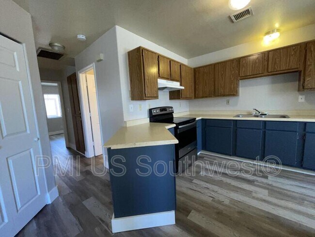 Building Photo - 8132 E Lakeshore Dr