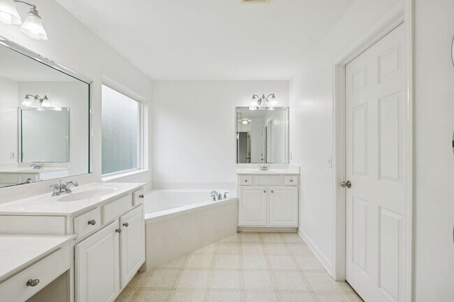 Building Photo - Located in the highly desirable McKays Mill community in Franklin, TN