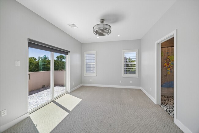 Building Photo - 158 Vieux Carre Dr