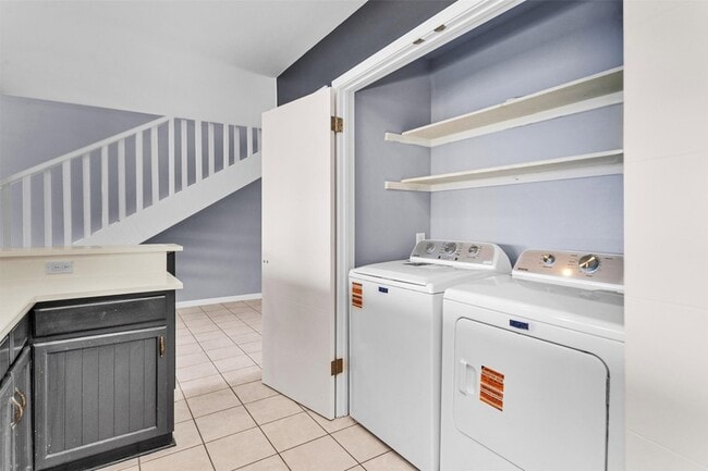 Building Photo - 50 April Point Dr S