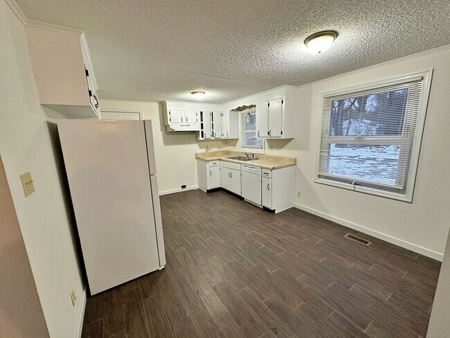 Building Photo - Renovated Rancher with 3 Bedrooms & 2 Baths!