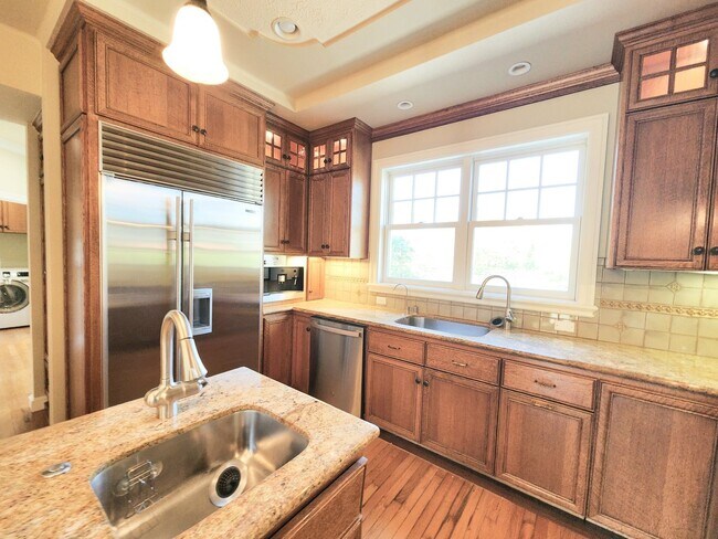 Building Photo - Elegant, spacious home in San Mateo