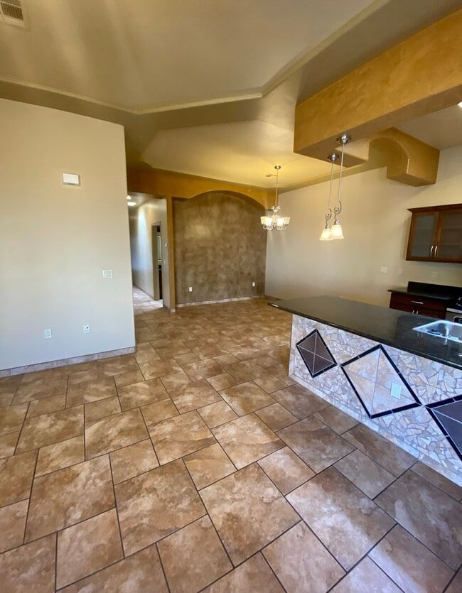 Building Photo - 4226 Tres Ninos Dr