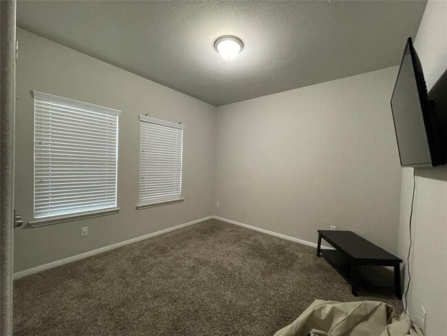 Building Photo - 2304 S Lakeline Blvd
