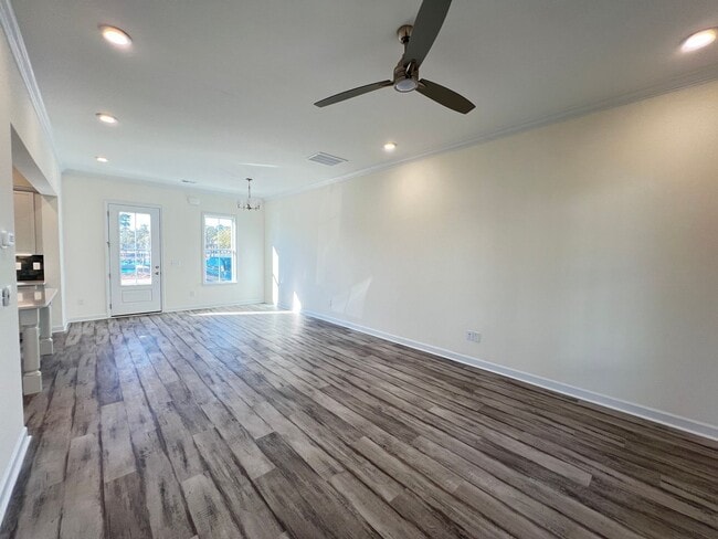 Building Photo - Luxury 2BR Townhome in Market Common | Walkable + Pool | Available Now