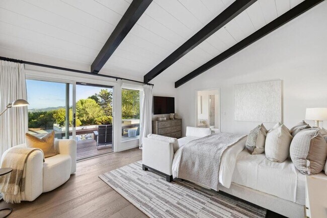 Building Photo - 6 Friars Ln