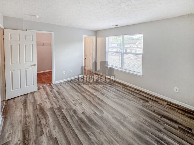 Building Photo - 2946 Carson Dr