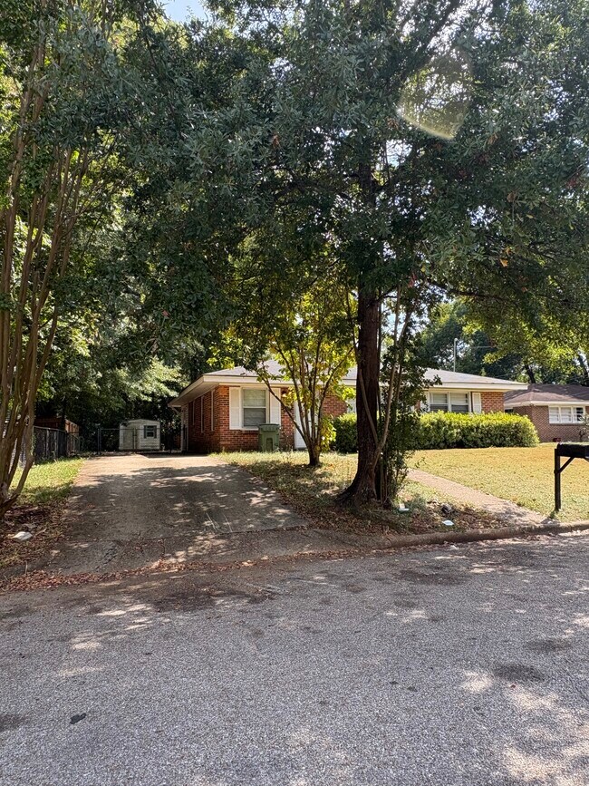 Building Photo - 1814 Texas Ct