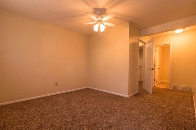 Building Photo - Two Level Duplex with Fenced Yard