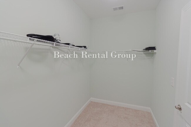 Building Photo - 2402 Via Palma Dr