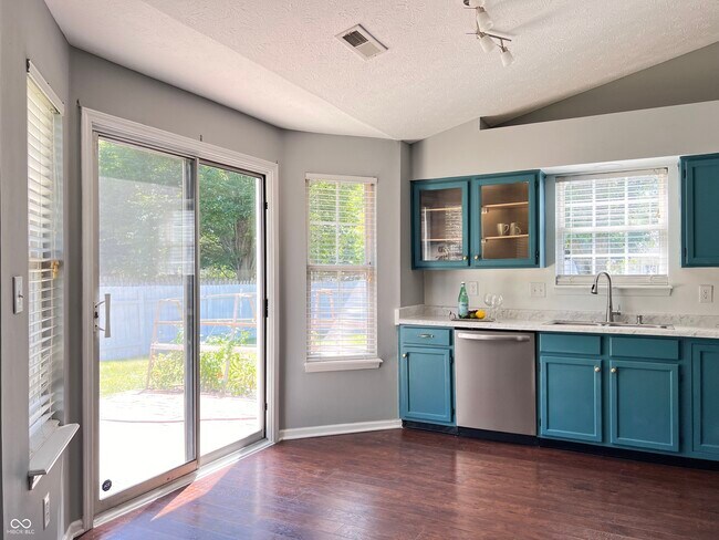 Building Photo - 10779 Park Vista Ct