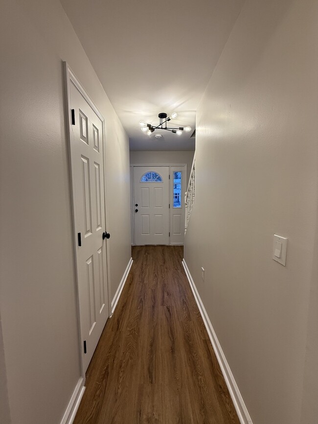 Building Photo - 328 Myrtle Ave