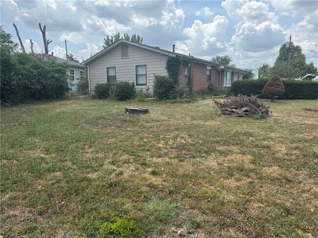 Building Photo - 708 N 12th Pl
