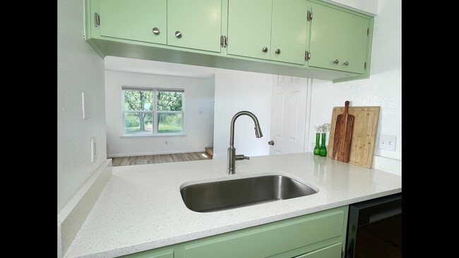 Building Photo - 5000 Mashie Cove