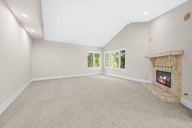 Building Photo - Elegant Dream Escape - Hills of Studio City